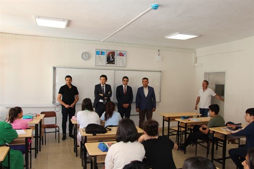 Seviller Ortaokulu ve Esentepe Ortaokullarında Açılan Destekleme ve Yetiştirme kurslarını ziyaret etti.